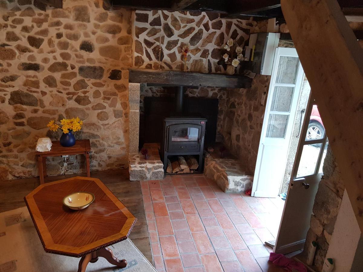 Bay Cottage Gite, Busserolles. Buitenkant foto